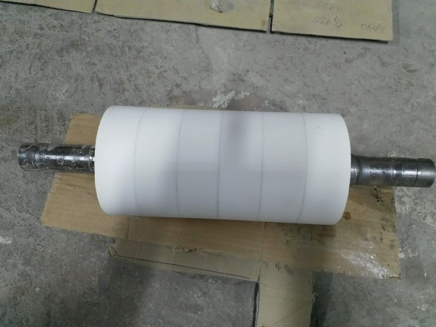 Rolo ou cilindro cerâmico para moagem