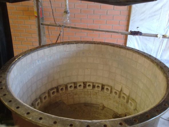 Forno de sinterização revestido com refratários de fabricação própria